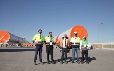 Personal de Haizea Wind Group durante el anuncio de la ampliacion de sus instalaciones
