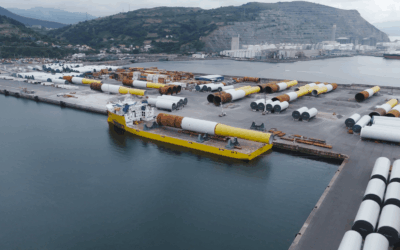 Embarque monopilote para el parque eólico marino Hornsea 3 en las instalaciones de Haizea Wind Group en el Puerto de Bilbao